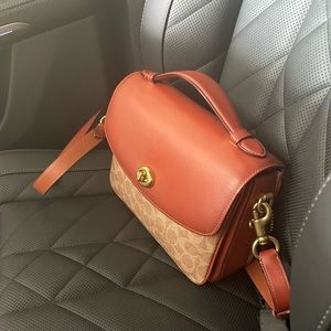 Meet your Posher, Victoria